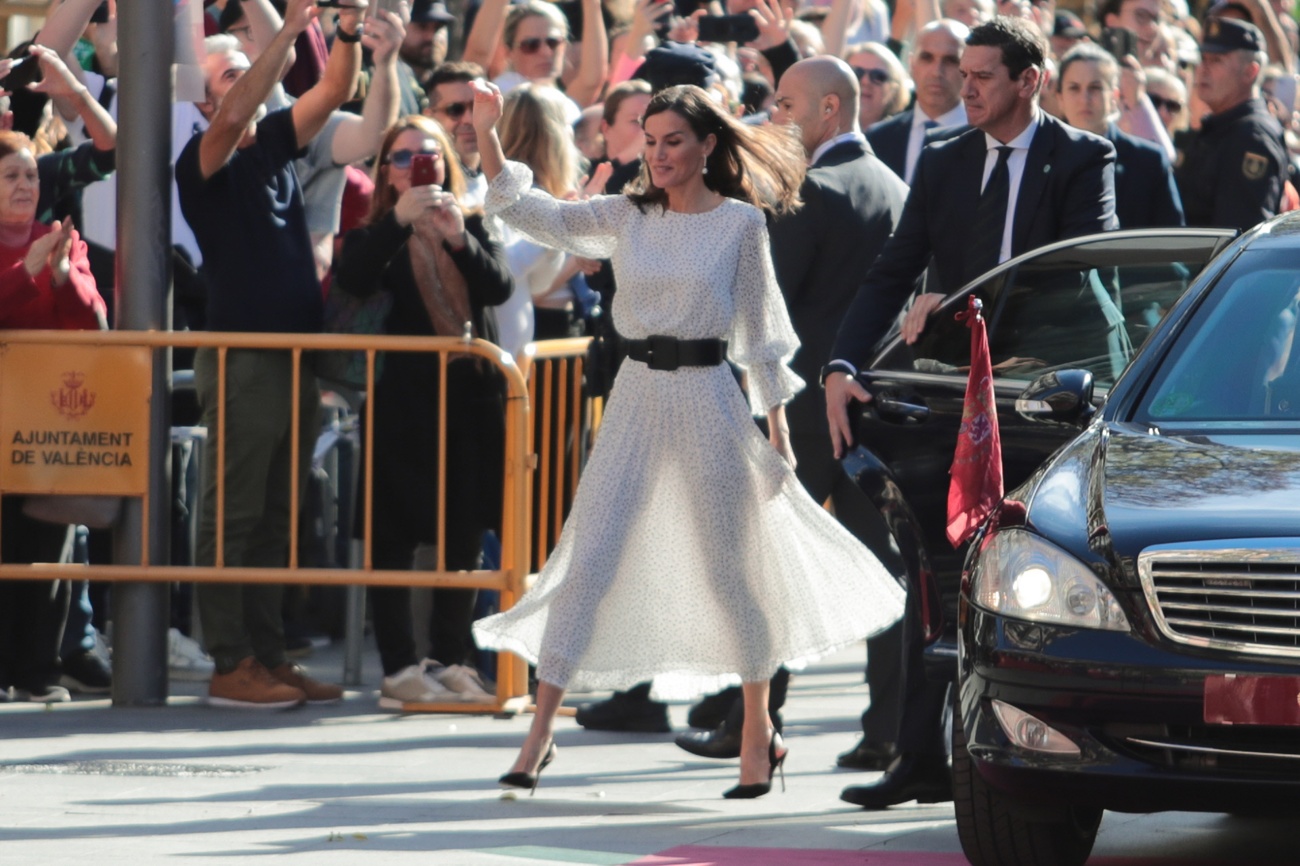 La reine Letizia dans une spectaculaire robe Armani