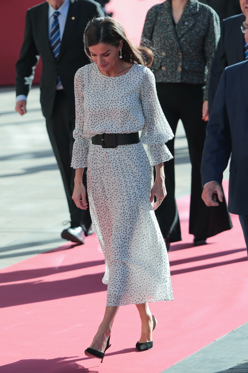 La reine Letizia dans une spectaculaire robe Armani