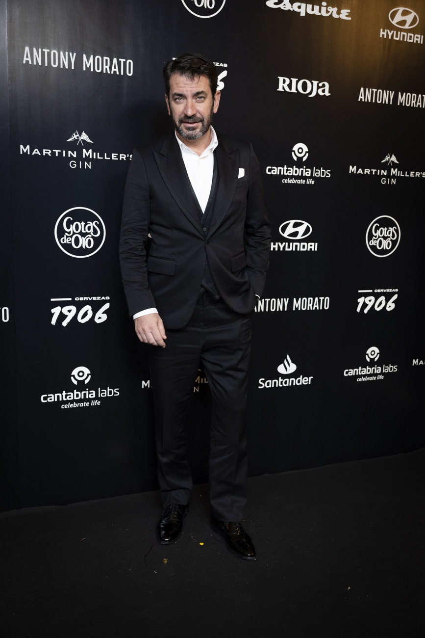 Arturo Valls no tapete vermelho no Esquire Men of the Year Awards 2022