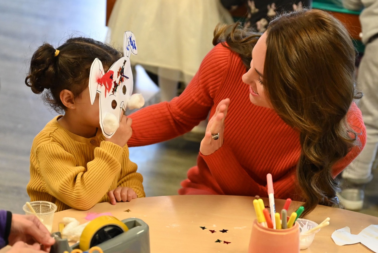 Kate est très impliquée dans le développement des enfants dès la petite enfance.