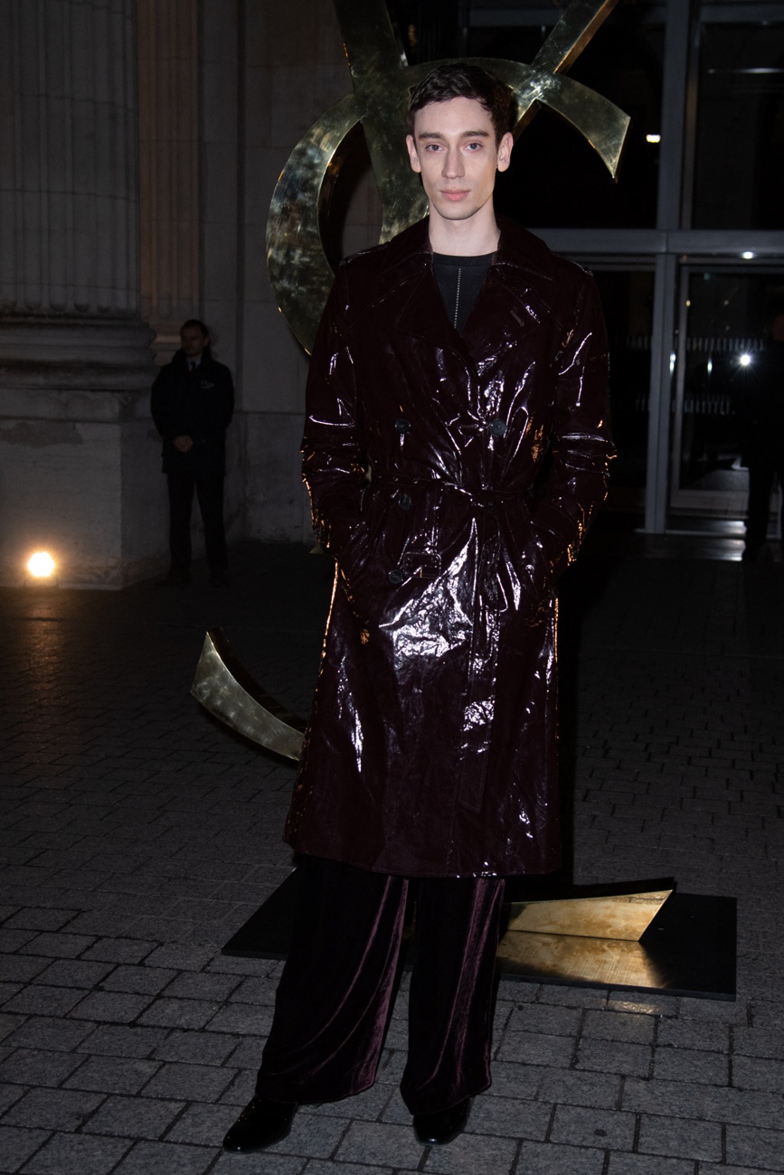 Théodore Pellerin au défilé Saint Laurent lors de la Fashion Week de Paris