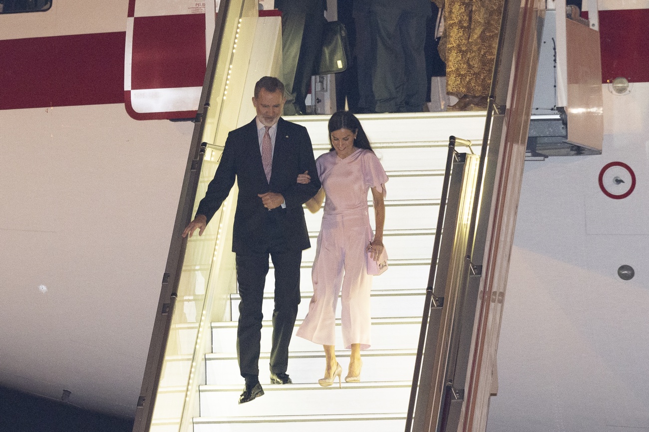 The King and Queen on their arrival in Angola