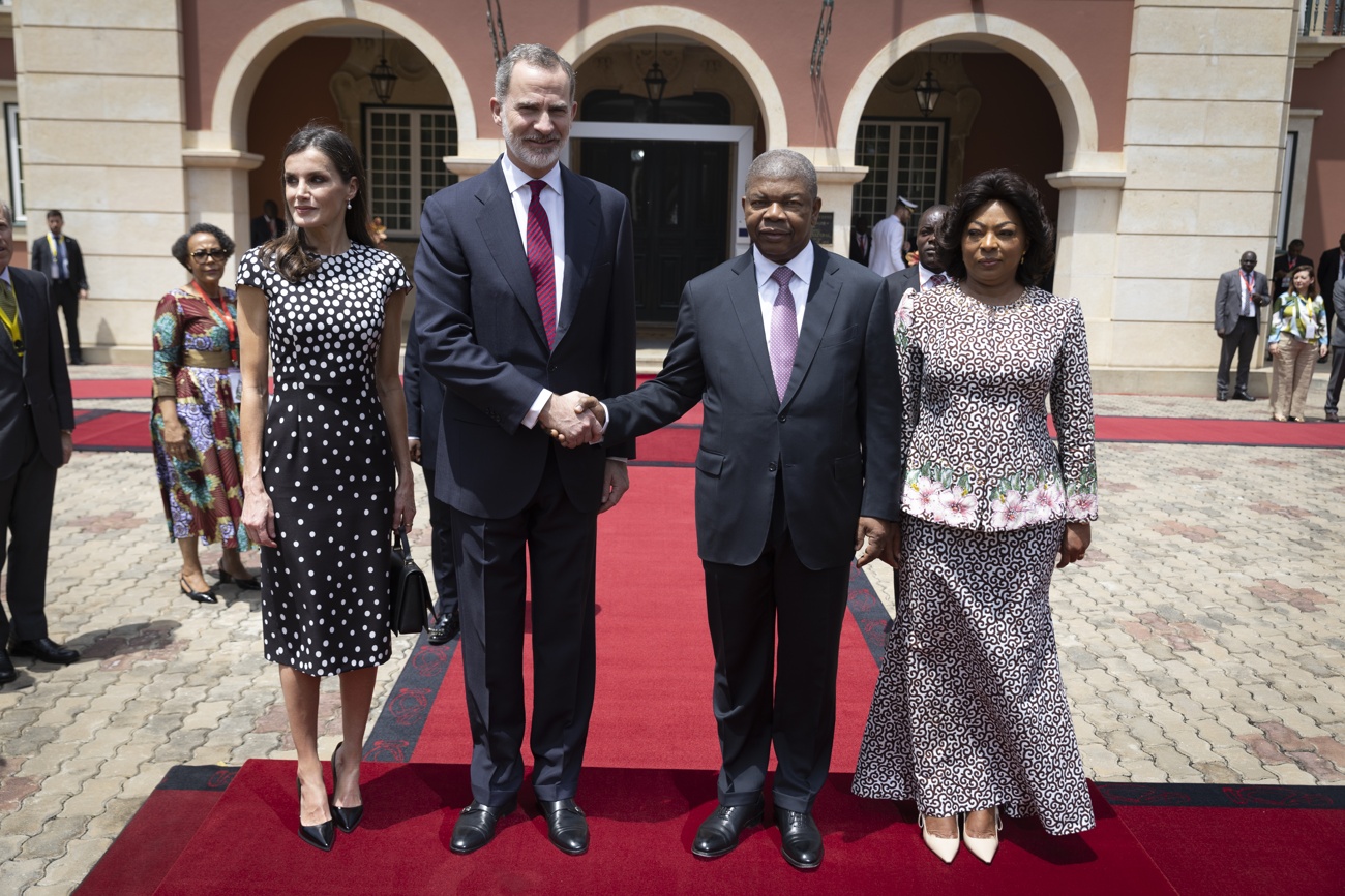 The King and Queen of Spain meet with the President of Angola and his wife