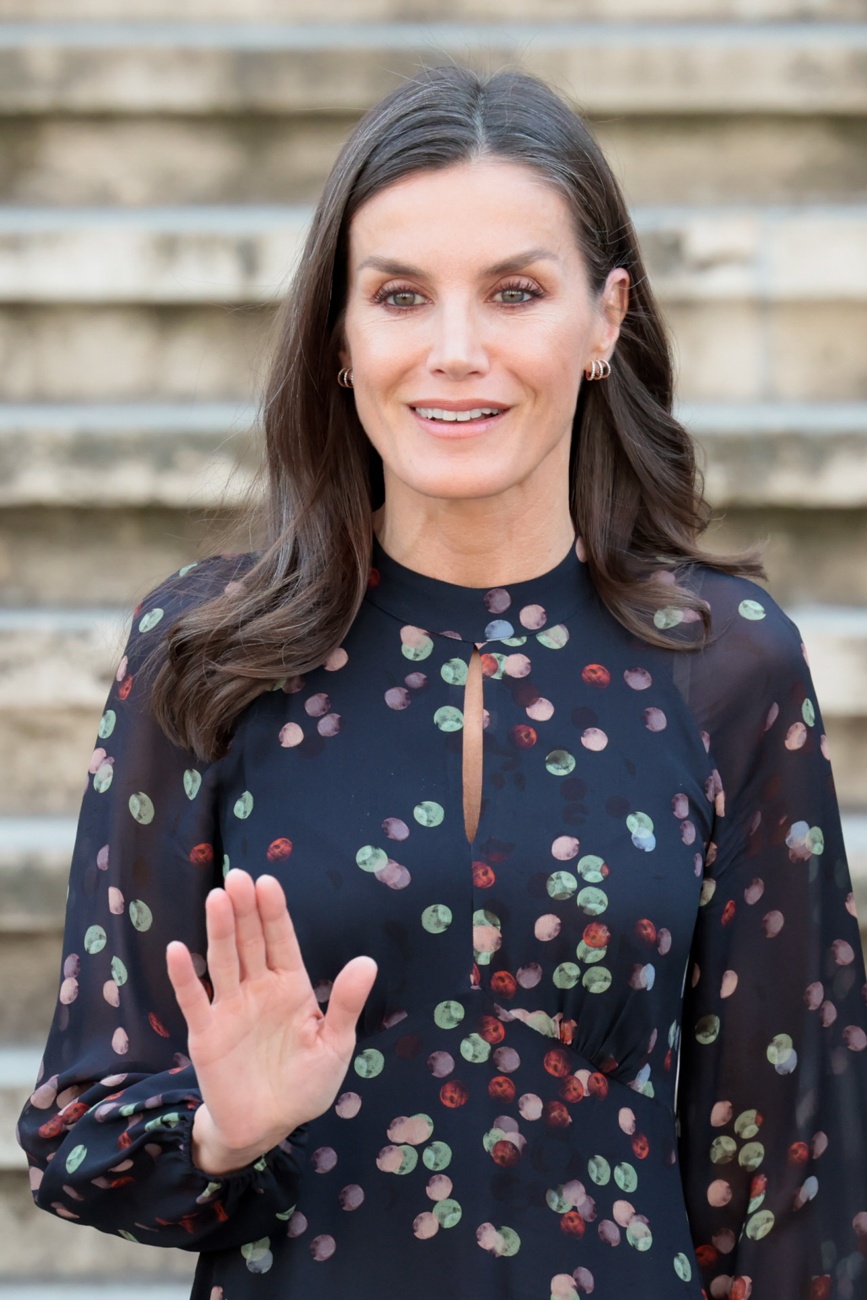 Queen Letizia plays it safe with same accessories