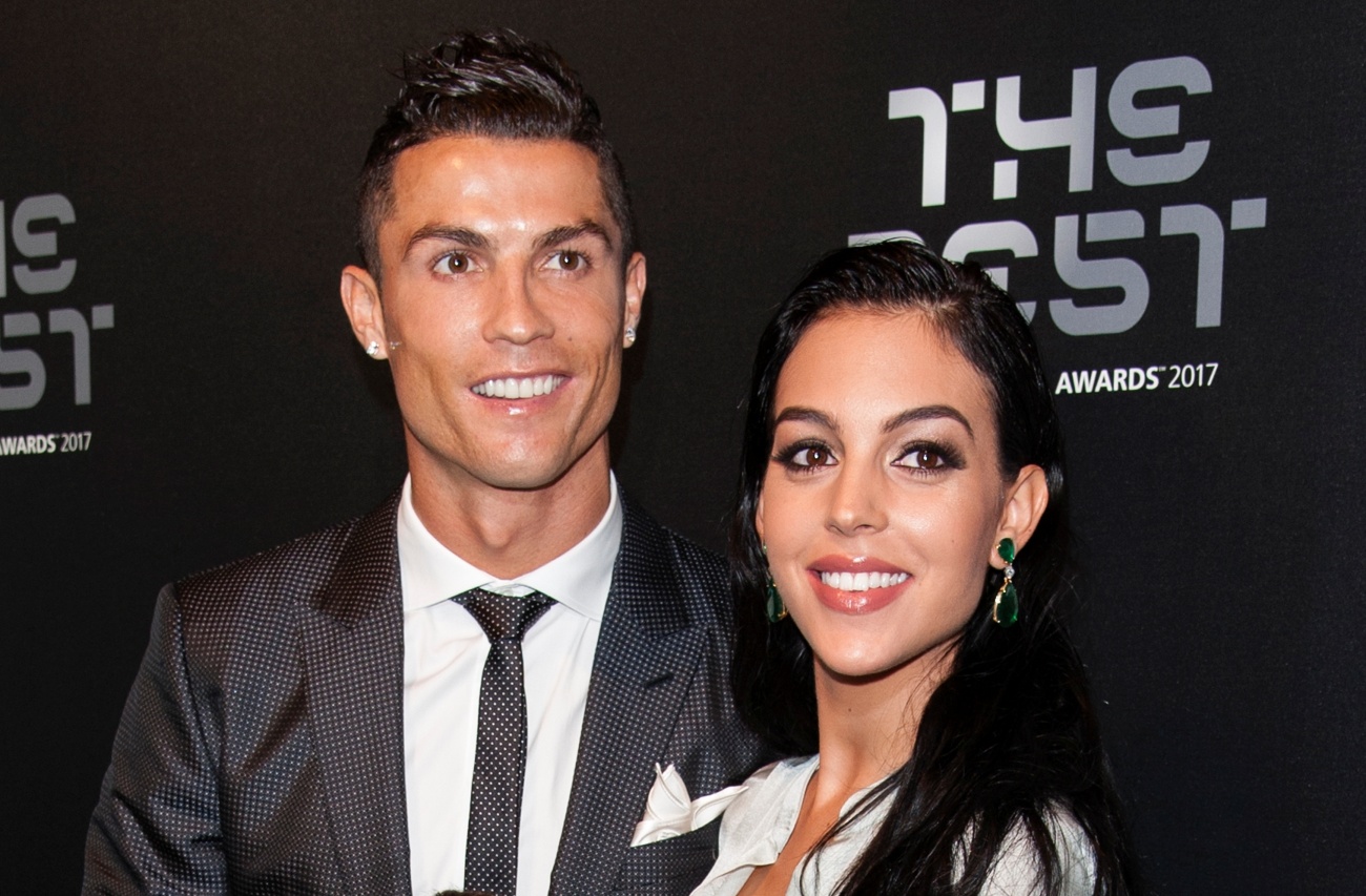 Ronaldo and Georgina deny crisis in their relationship with love toast