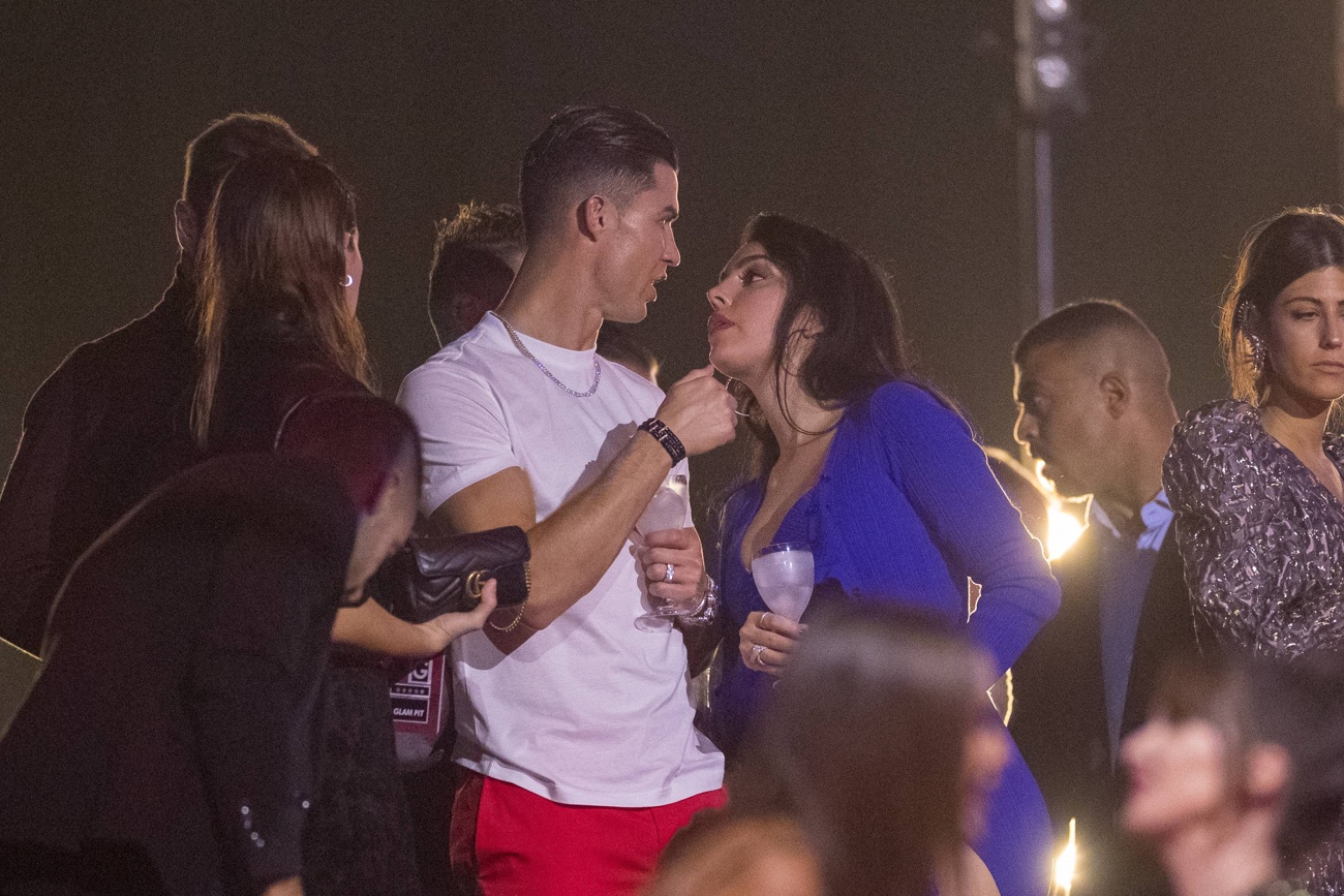 Ronaldo y Georgina niegan crisis en su relación con un brindis amoroso