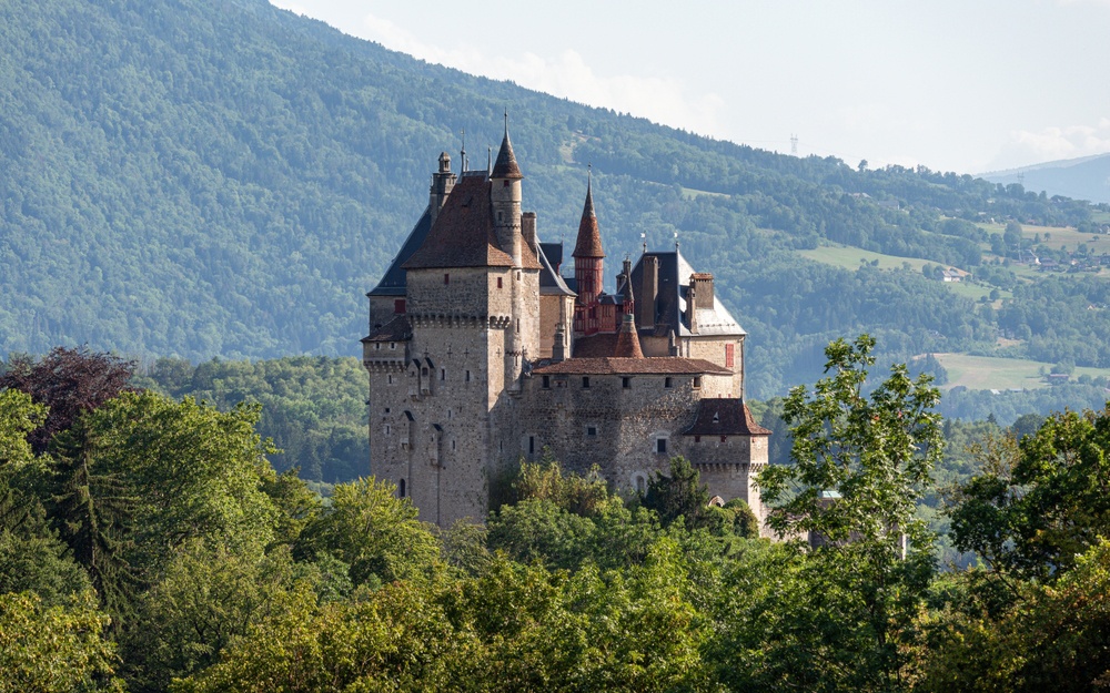 Castillo de Menthon-Saint-Bernard (Francia)