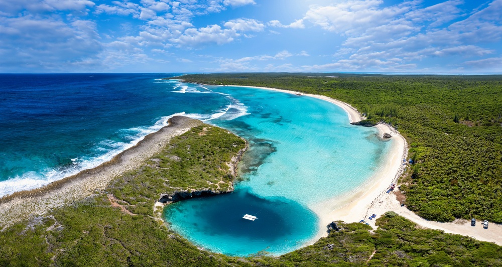 Inmersión en el Blue Hole de Dean, Bahamas