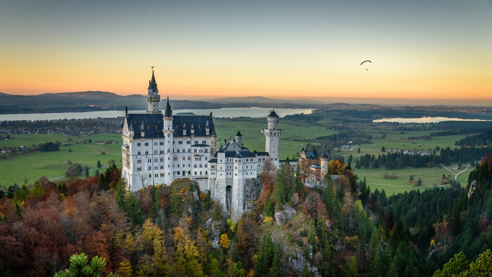 Parapente en el castillo de Neuschwanstein, Alemania