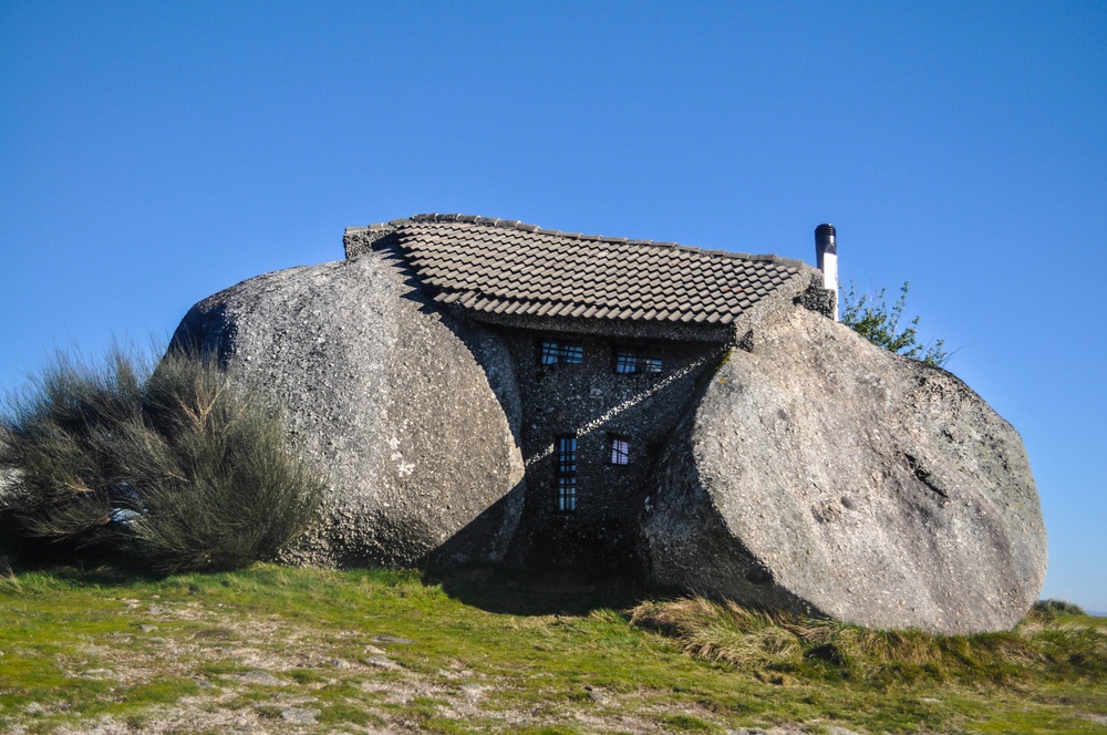 Casa do penedo (Portugal)