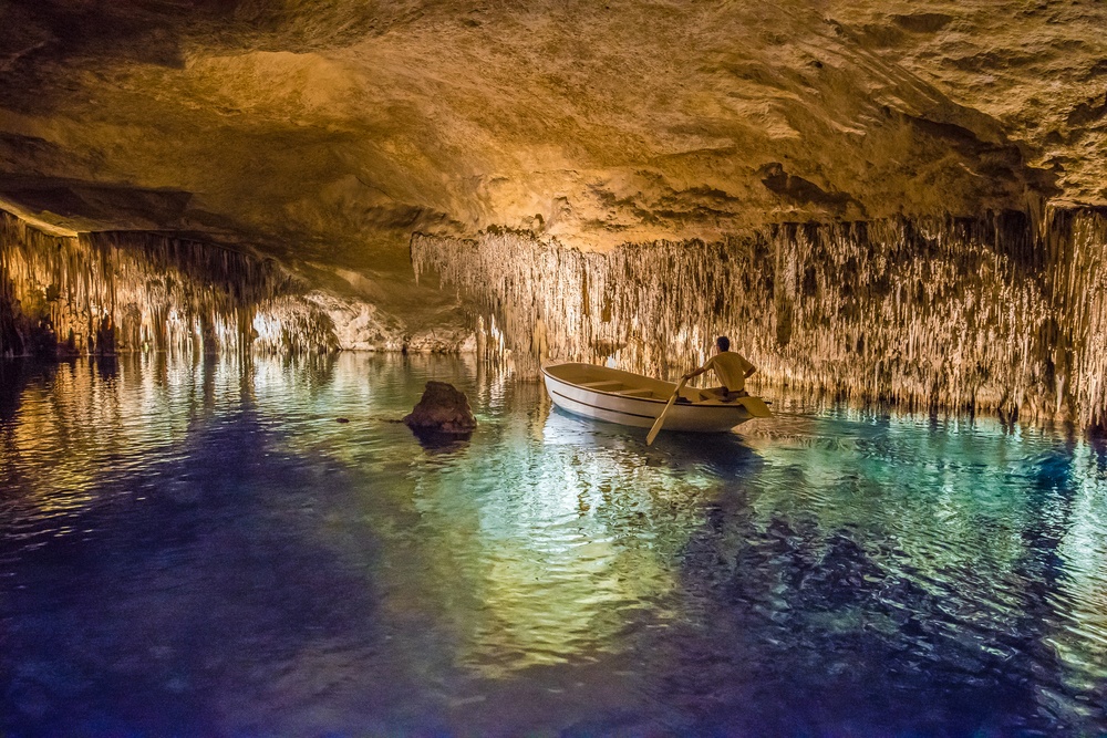 20 de la cuevas más impresionantes de España