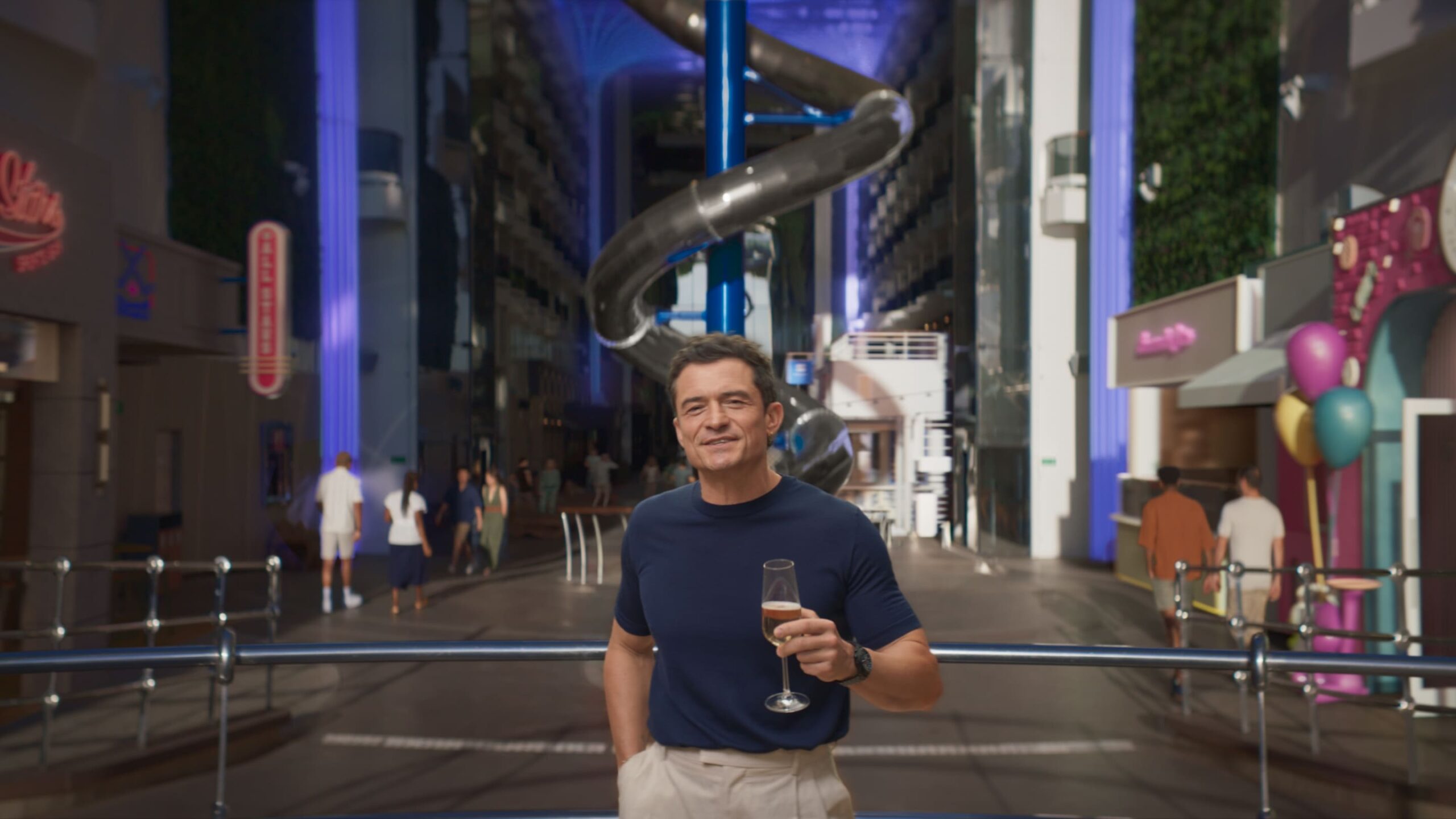 Orlando Bloom inicia la cuenta atrás para la inauguración del MSC World America y revela las experiencias más esperadas a bordo